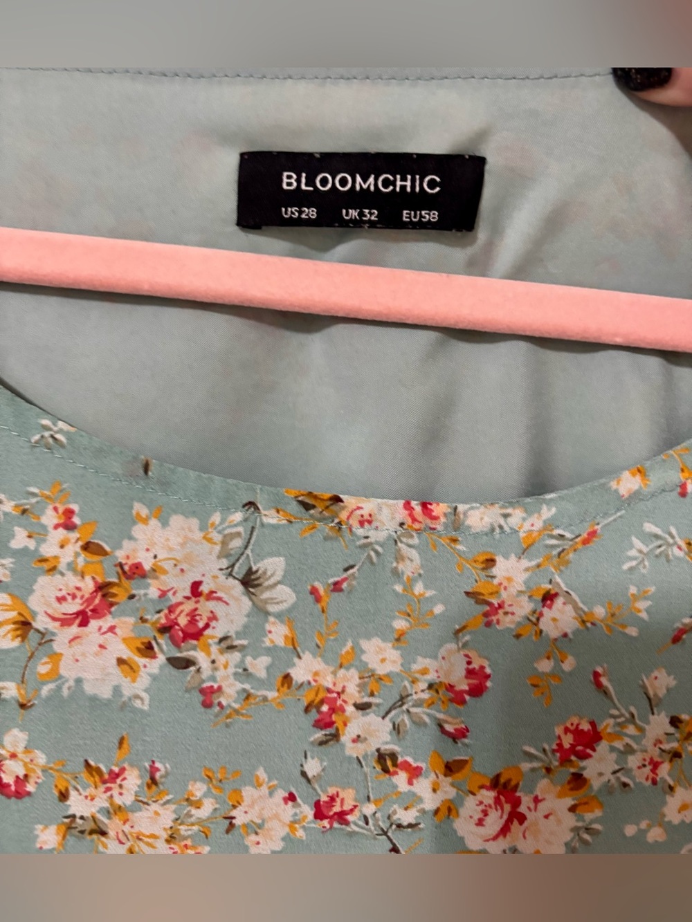 ๐บ BloomChic Aqua Pink and Ivory Floral Top - Picture 3 of 7